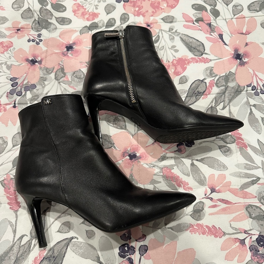 Michael Kors boots in really good condition.